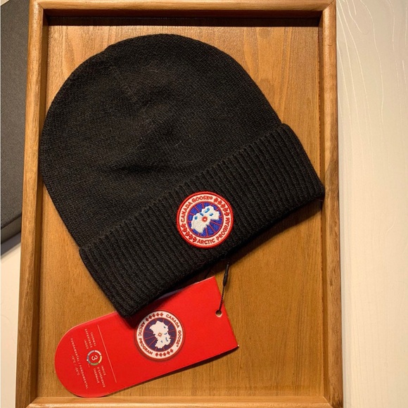 Canada Goose Arctic Black Knit Hat - Picture 1 of 7